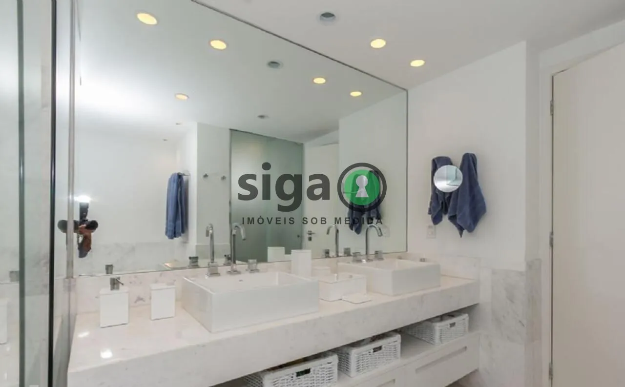 Imagem APARTAMENTO COM 233M² PARA VENDA COM 3 DORMITORIOS NA RUA CONDE DE PORTO ALEGRE CAMPO BELO
