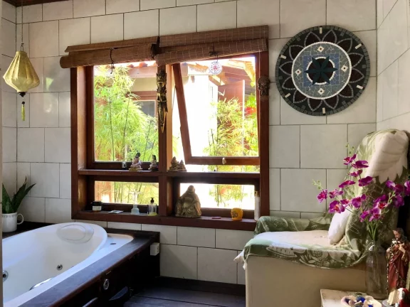 Imagem Oportunidade única: Casa dos sonhos em Garopaba com edícula e jardim exuberante!