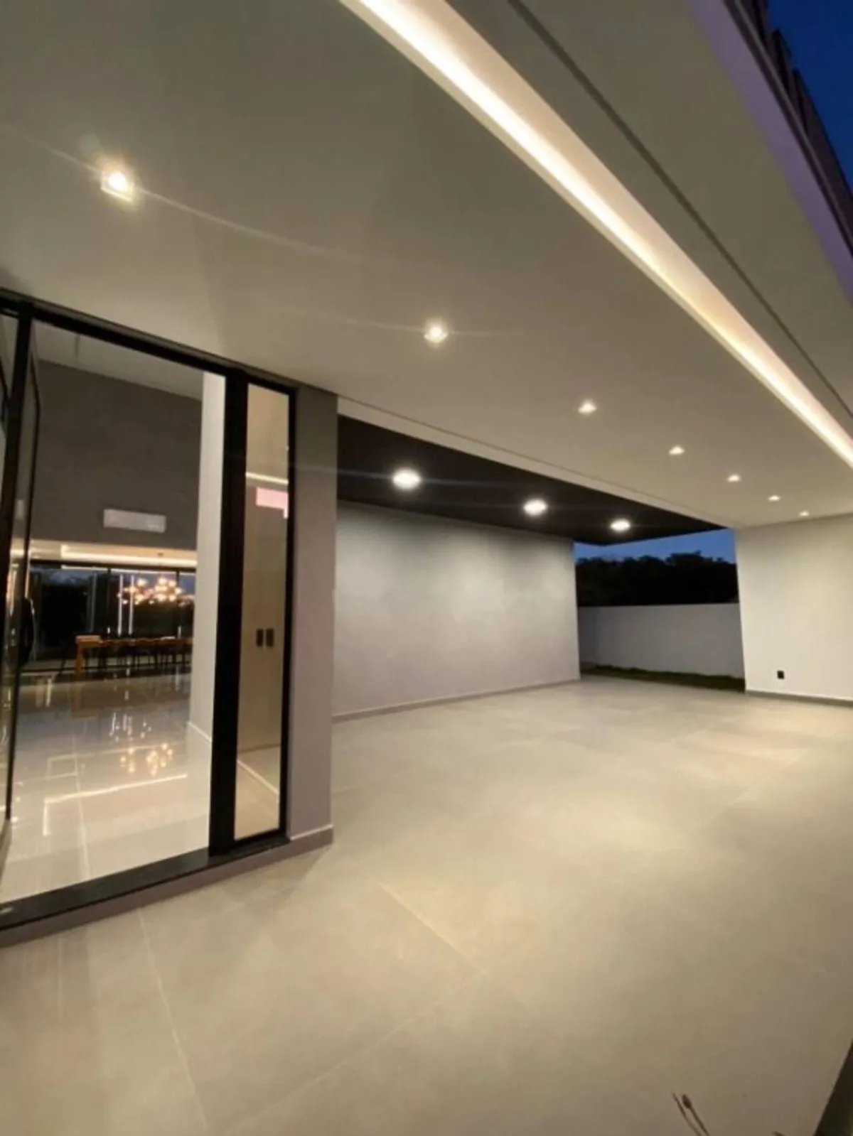 Imagem Casa Triplex no Condomínio Alphaville Nova Esplanada 1