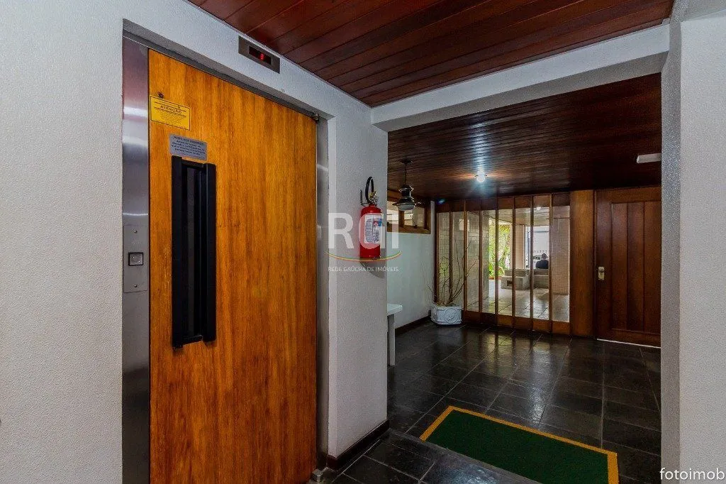 Imagem Cobertura para Venda - 248.34m², 3 dormitórios, sendo 1 suites, 3 vagas - Petrópolis