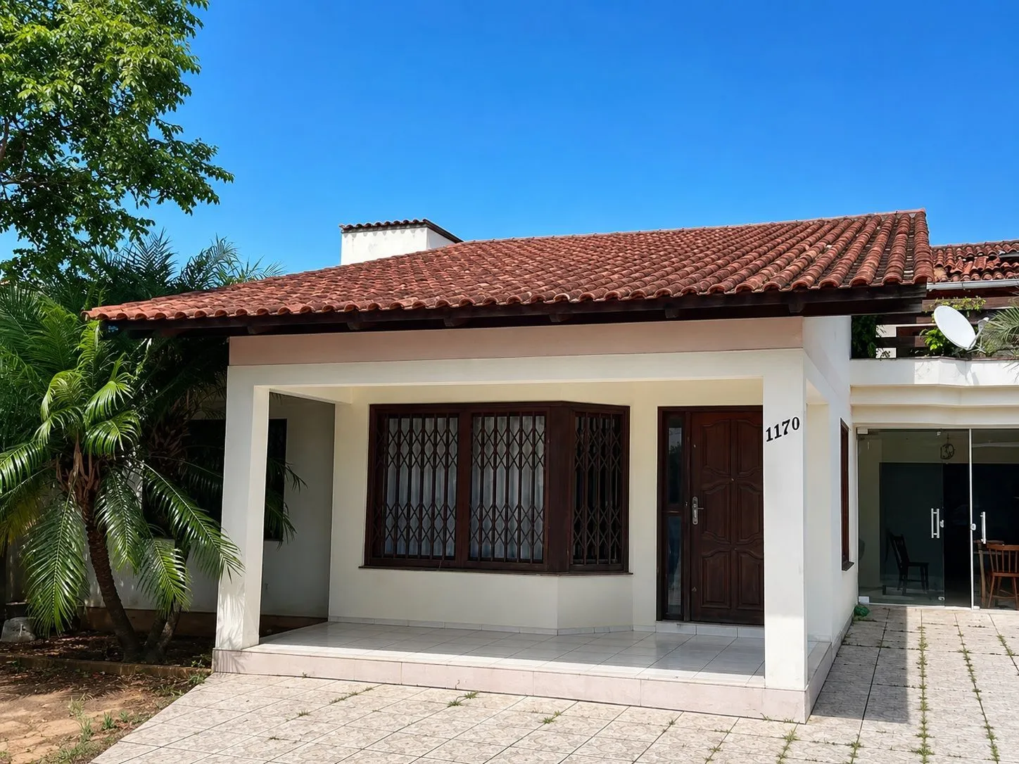 Ampla Casa residencial com 4 quartos, 3 banheiros e 1 suíte garagem