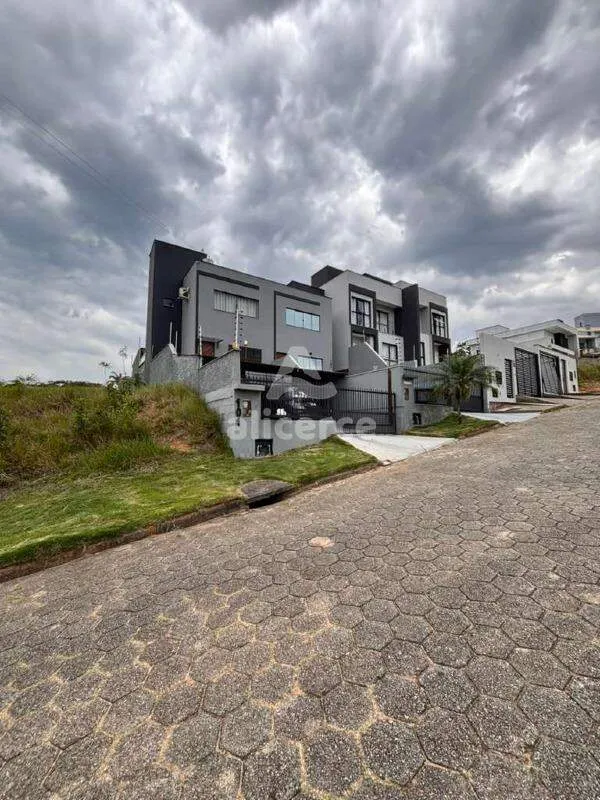 Imagem Oportunidade Única - Casa à Venda com Piscina I 2 Dormitórios I 1 Suíte I 2 Vagas de Garagem - em Areias do meio Governados Celso Ramos - SC