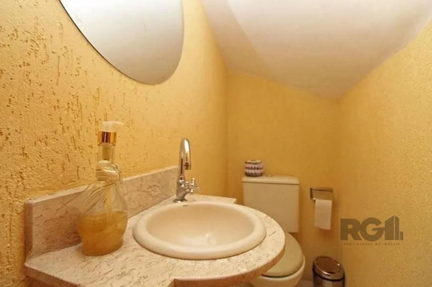 Imagem Ampla casa de 175 m² com 3 dormitórios e 3 vagas de garagem