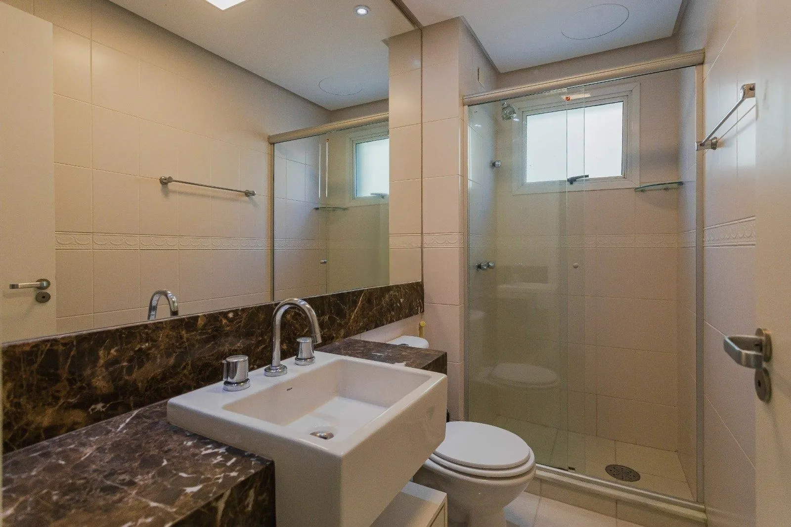 Imagem Apartamento 100% Reformado com 3 Dormitórios e Churrasqueira