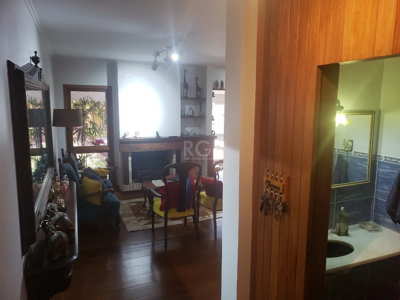 Imagem Cobertura para Venda - 296m², 3 dormitórios, sendo 1 suites, 3 vagas - Petrópolis