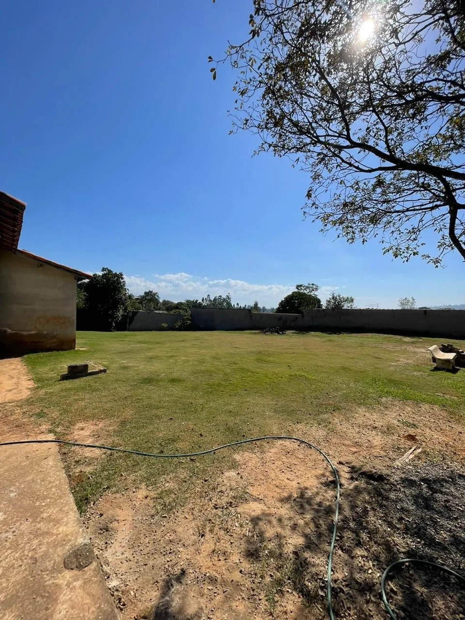 Imagem Chácara à venda com três construções no terreno sendo uma semi nova, Goiabal, Pindamonhangaba, SP