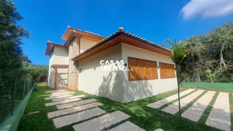 Imagem Casa de Luxo em Condomínio na Praia Rasa: 5 Quartos, 5 Suítes e 260m² em Armação dos Búzios-RJ