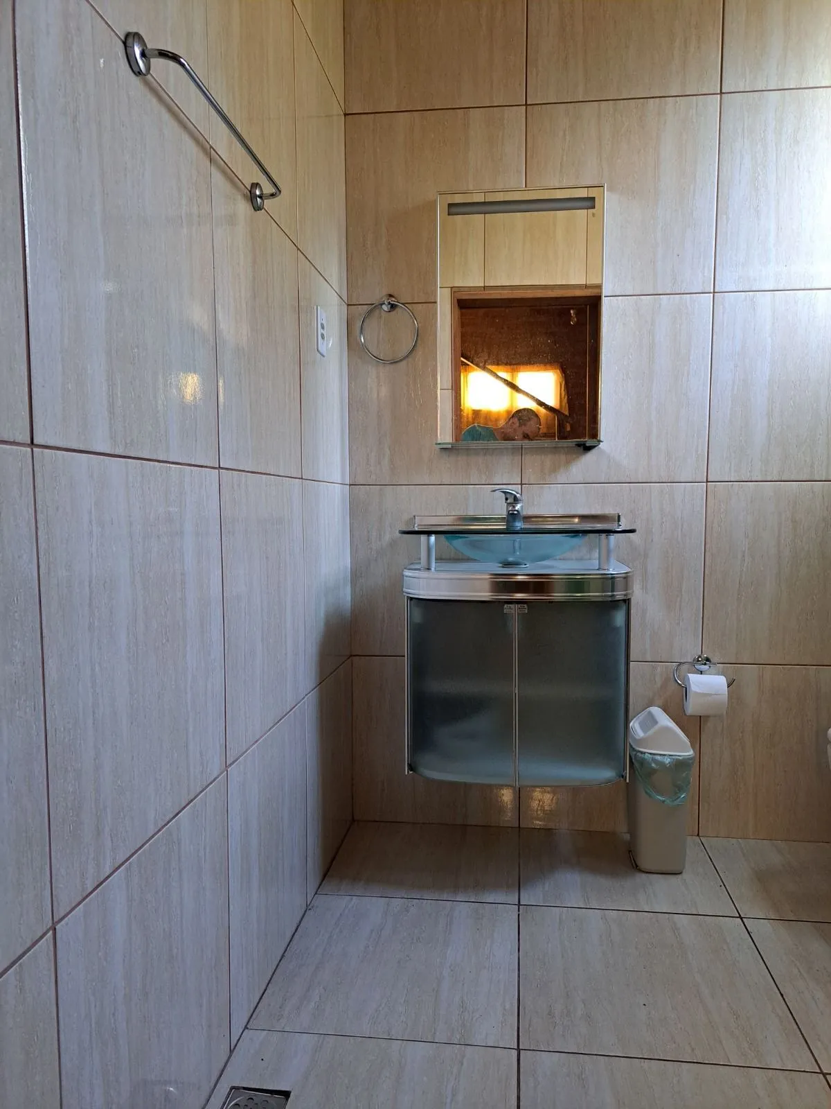 Imagem Sobrado 200m² privativos, 4 dormitórios 1 suíte e 2 vagas cobertas - Gravataí