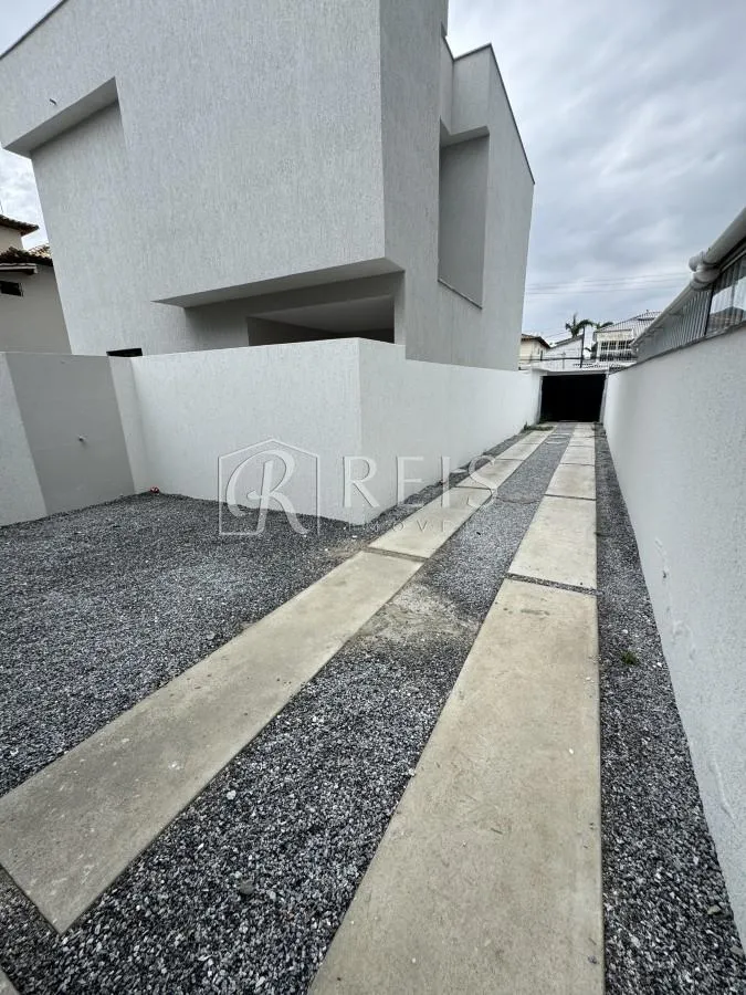 Imagem Casa para Venda em Rio das Ostras, Costazul, 3 dormitórios, 3 suítes, 4 banheiros, 3 vagas