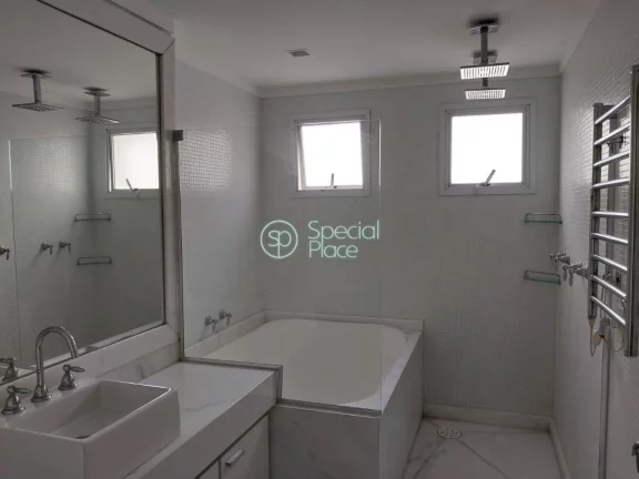 Imagem Excelente apartamento, com 240m² bem distribuídos, amplo living com varanda em L, lareira e uma vi...