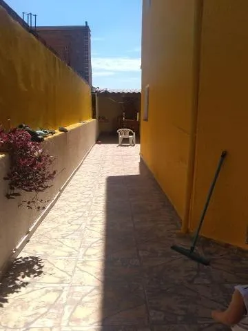 Imagem VENDA DE SOBRADO NO NOVO HORIZONTE, EM MOGI DAS CRUZES/SP, 89m² com 2 quartos, sala, cozinha, quintal espaçoso e garagem coberta. CONSULTE-NOS.