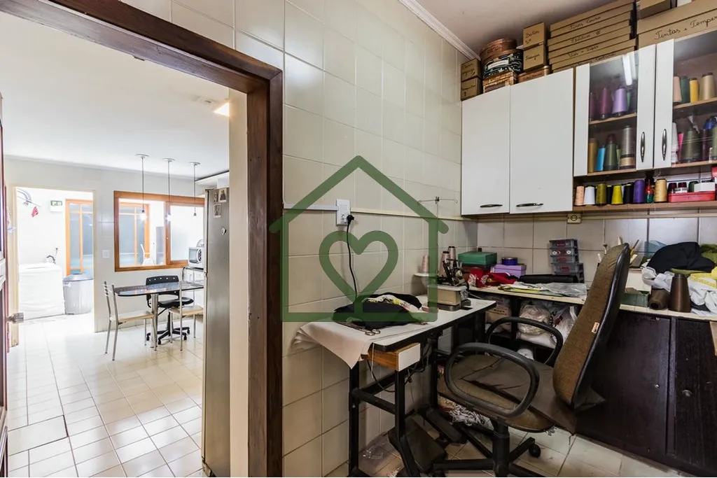 Imagem *O Lar Perfeito para Sua Família no Bairro Medianeira, Porto Alegre!* 
 
Descubra uma propriedade e...