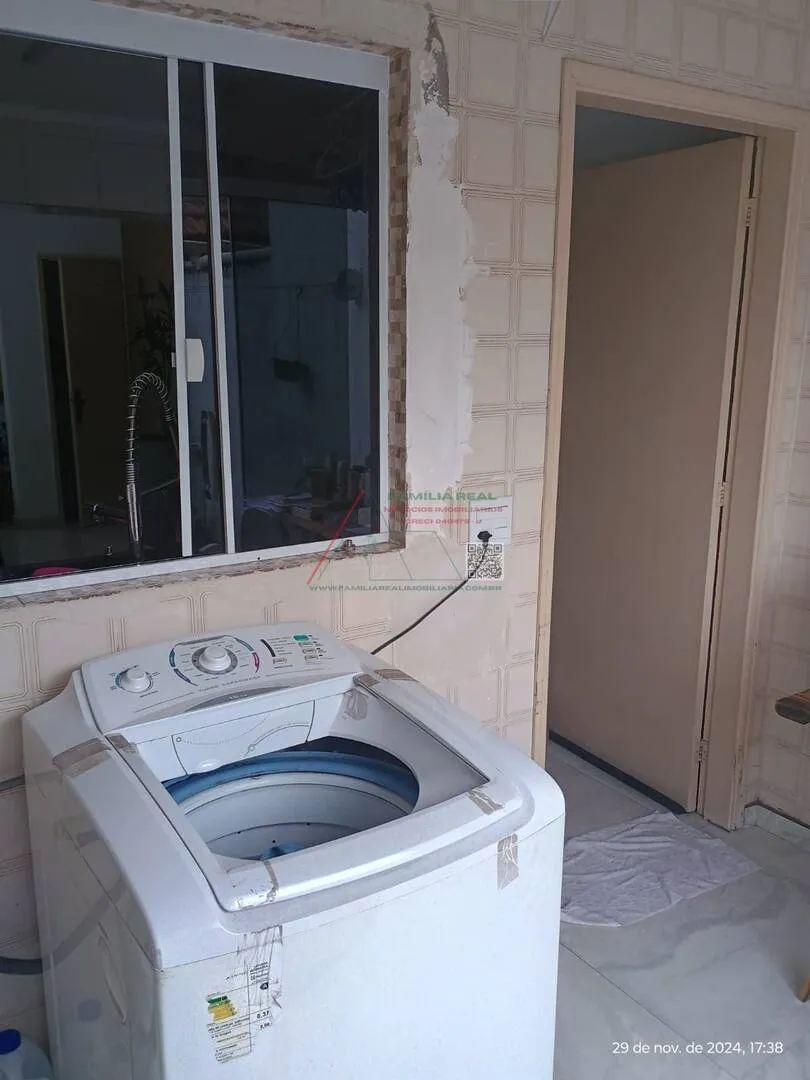 Imagem Sobrado à Venda, no jardim Itapemirim, Centro de Itaquera, com 03 Dormitórios, 01 Vaga de Garagem. com Edícula e quintal nos fundos.
