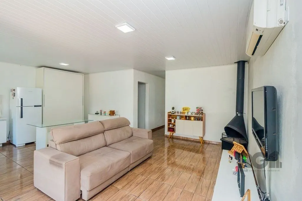 Imagem Casa de 2 dormitórios com 98m² no Bairro Lomba do Pinheiro