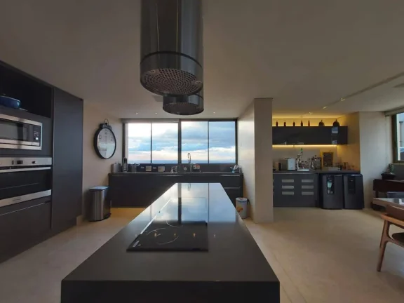 Imagem Cobertura com 4 Quartos e 6 banheiros à Venda, 540 m² melhor localização.