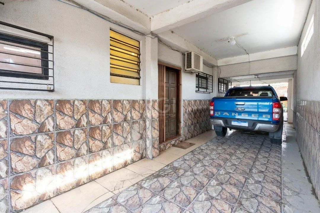 Imagem Sobrado para Venda - 300m², 3 dormitórios, sendo 1 suites, 3 vagas - Cavalhada