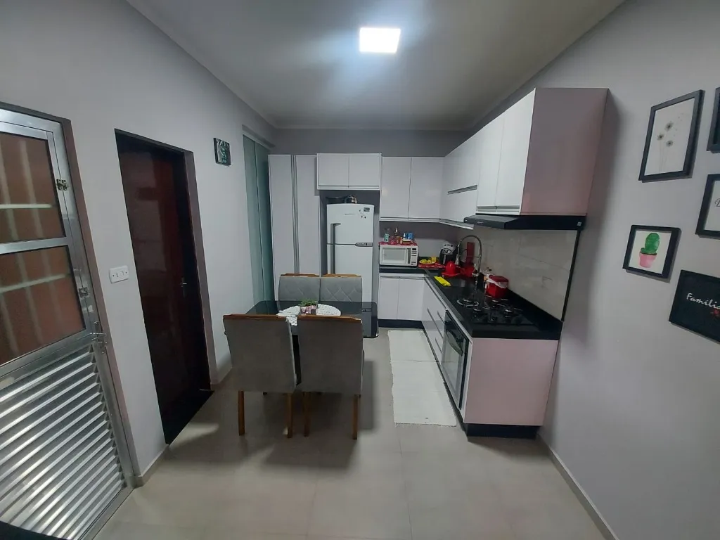Imperdível casa à venda em Ribeirão Pires-SP, bairro Aliança: 4 quartos, 4 banheiros, 3 vagas, 335m² de área!