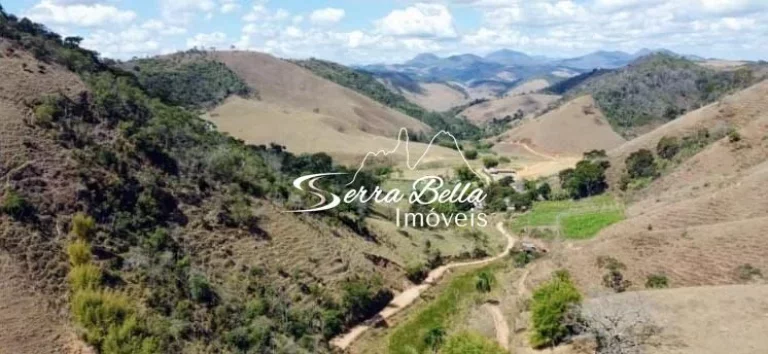 Imagem Fazenda com 3 dormitórios à venda, 580800 m² por R$ 1.500.000,00 - Centro - São José do Vale do Rio Preto/RJ