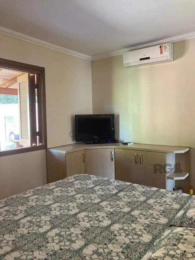 Imagem Casa com 3 dormitórios no bairro Lomba do Pinheiro