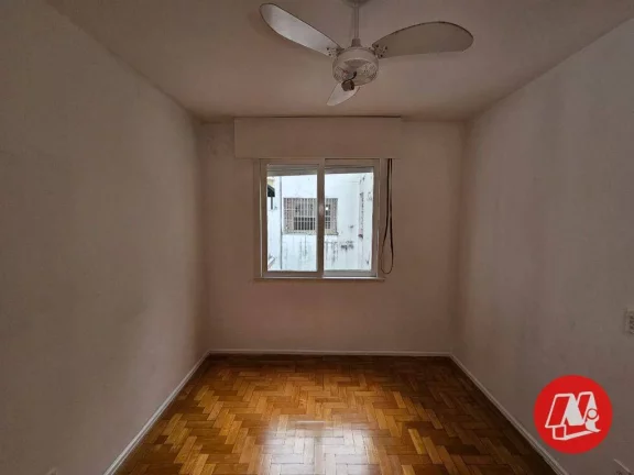 Imagem Apartamento 3 dormitórios (1 suíte). Dependência com wc auxiliar e sacada.