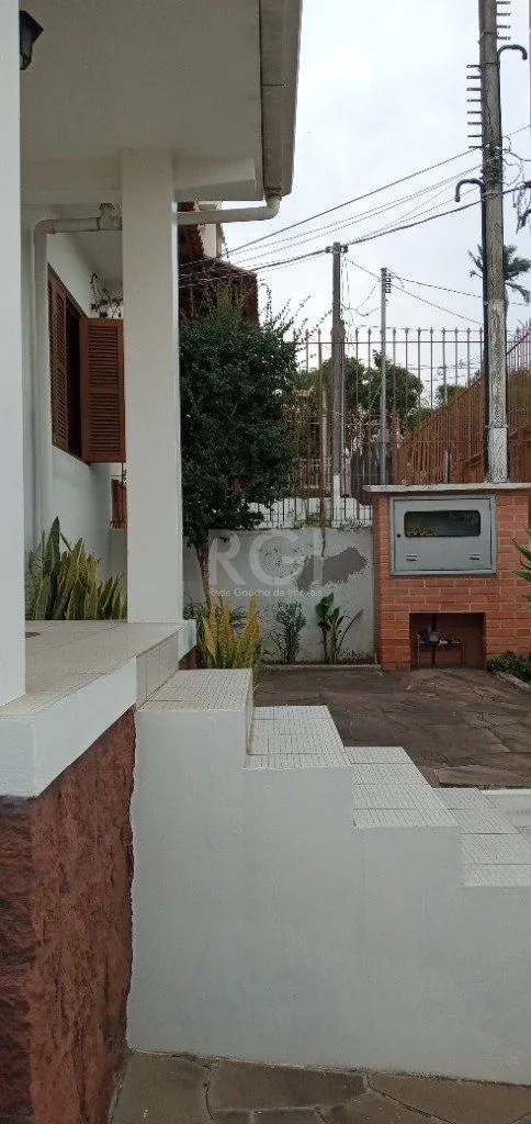 Imagem Casa para Venda - 95m², 2 dormitórios, 3 vagas - Teresópolis