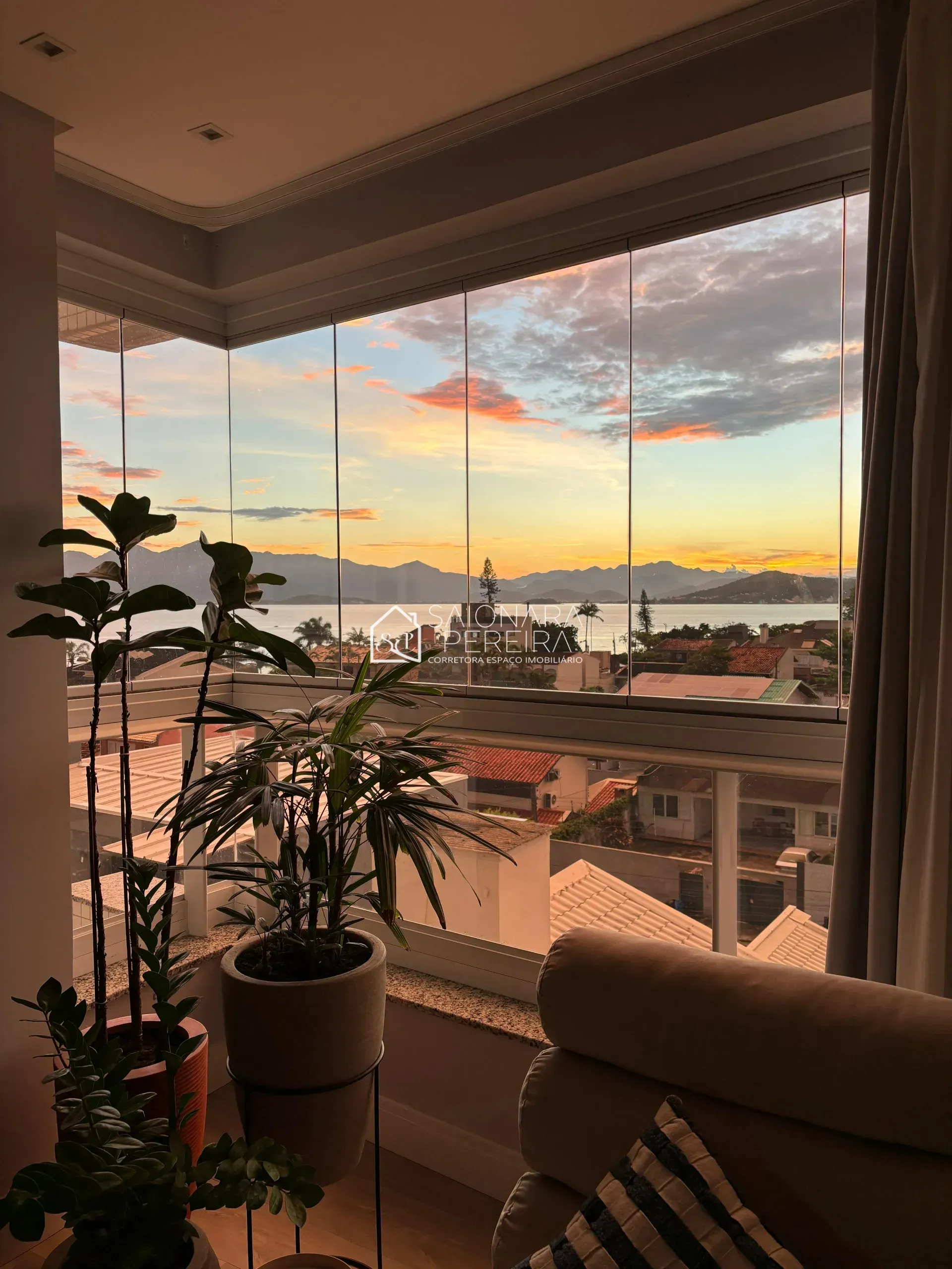 Foto do imóvel Apartamento à venda com 3 dormitórios e vista panorâmica no Itaguaçu, Florianópolis em Rua João Meirelles, 435 - Itaguaçu, Florianópolis - SC