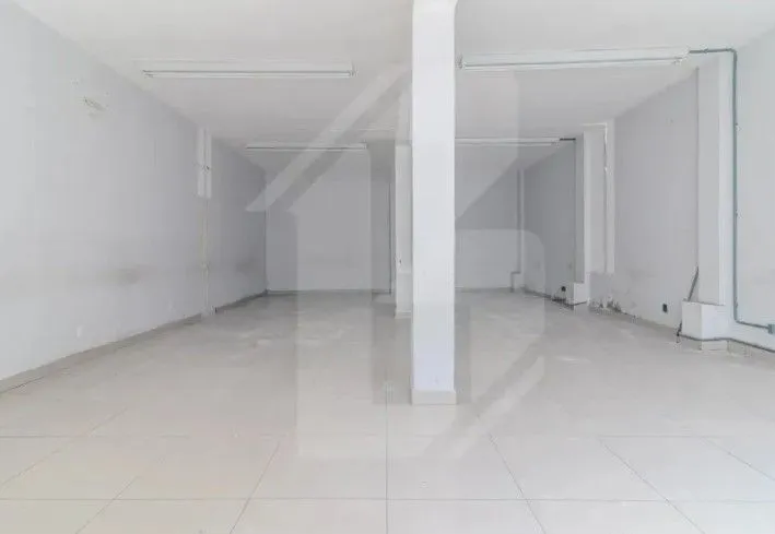 Imagem MÁFFER IMÓVEIS ALUGA - AMPLO PRÉDIO COMERCIAL COM 2 PAVIMENTOS Bairro Floresta - Porto Alegre Excelente prédio comercial, próximo ao shopping Total