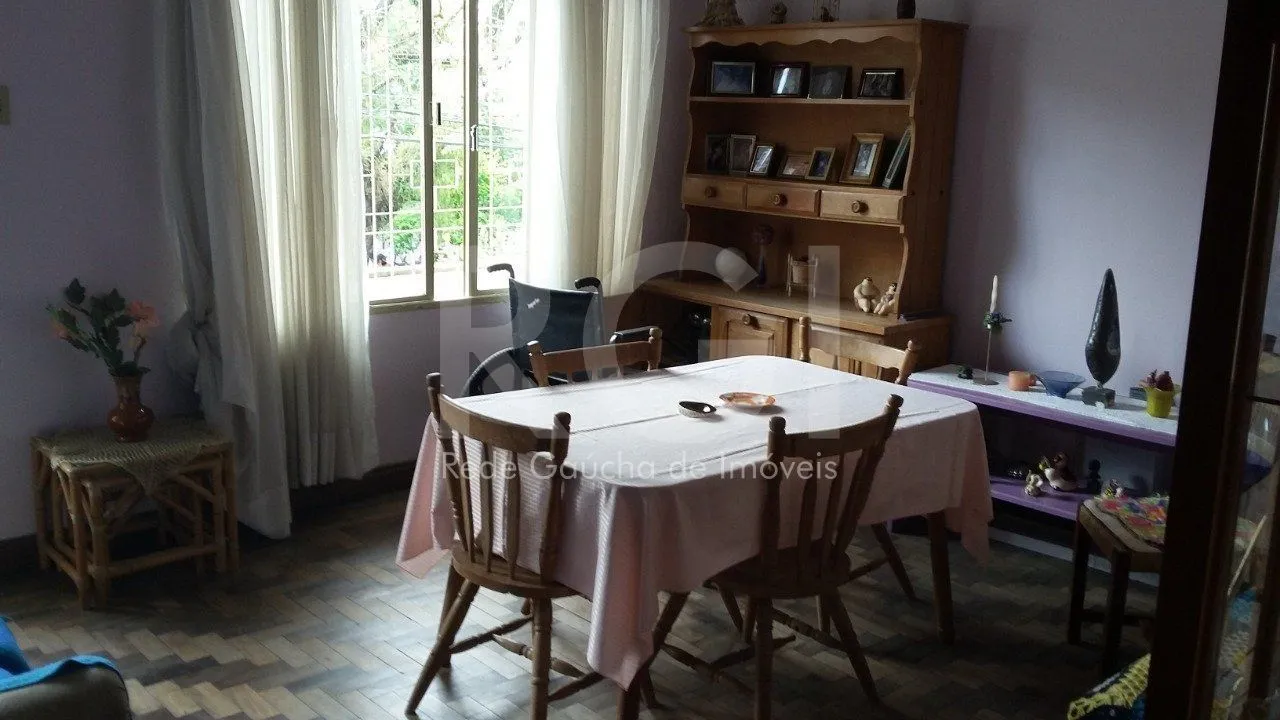 Imagem Casa com 4 quartos, 4 banheiros e amplo pátio no miolo do bairro Cidade Baixa!