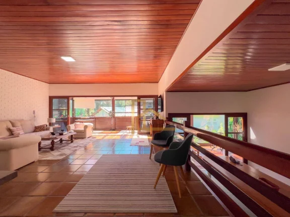 Imagem Casa Linear com 5 suítes dentro de condomínio clube - Apenas 3 minutos da Feirinha do Alto