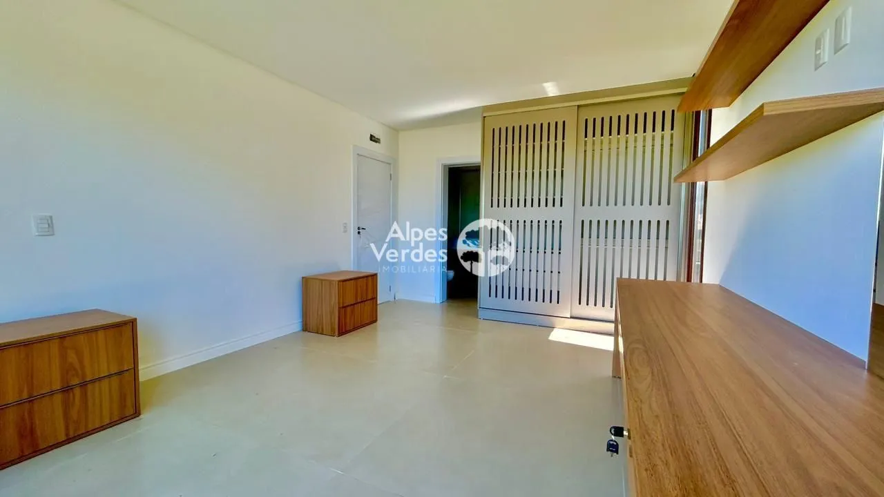 Imagem Vende-se Casa de Alto Padrão, Condomínio Laje de Pedra