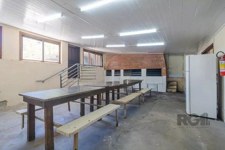Imagem Apartamento com 2 dormitórios reversível para 3, e condomínio com portaria 24h, salão de festas, quadra e playground. Próximo à Orla e BarraShopping.