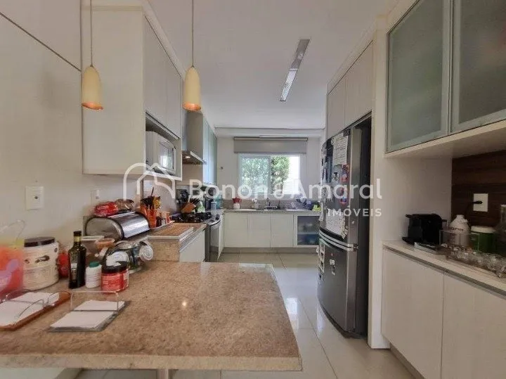 Imagem Casa com 4 Quartos e 5 banheiros à Venda, 308 m²