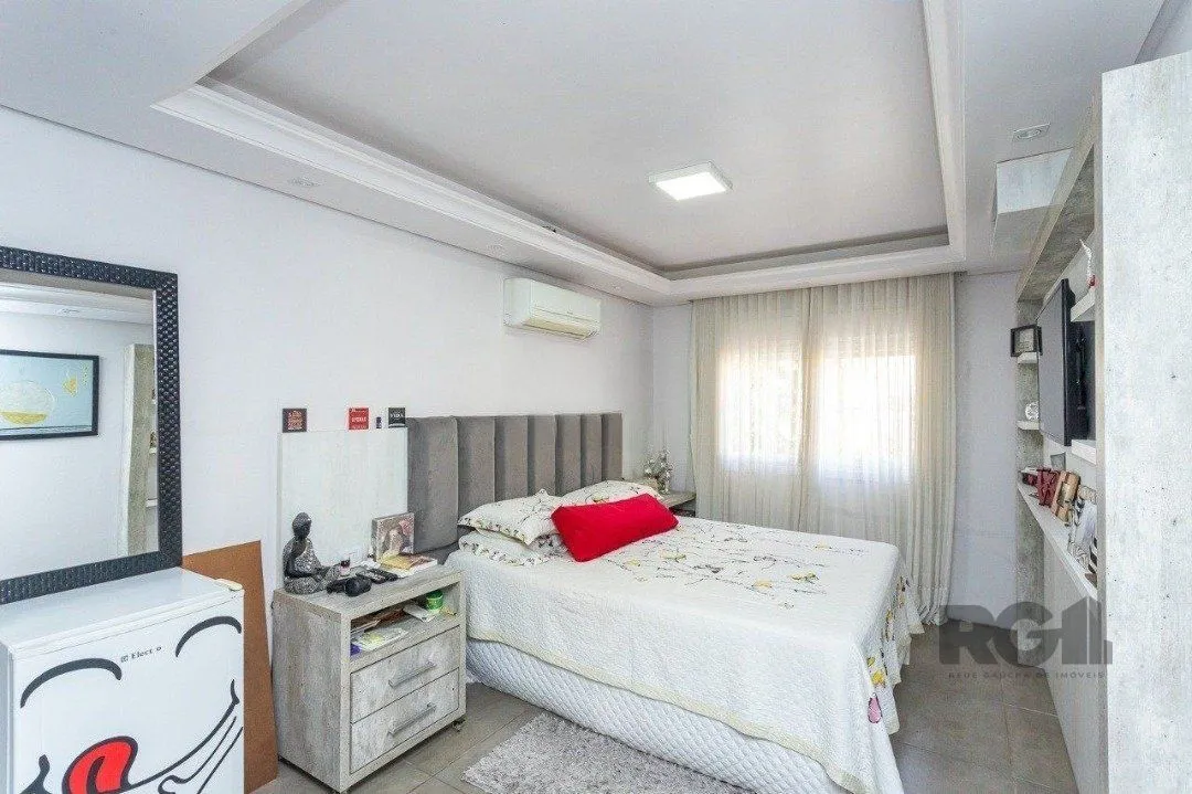 Imagem BELÍSSIMA CASA 3 SUÍTES NO CORAÇÃO DO BAIRRO TRISTEZA