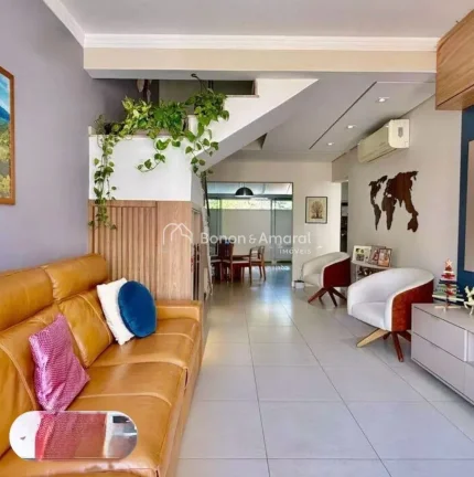 Imagem Linda casa com 3 quartos sendo todos suítes, em condominio completo com excelente localização. 
A...