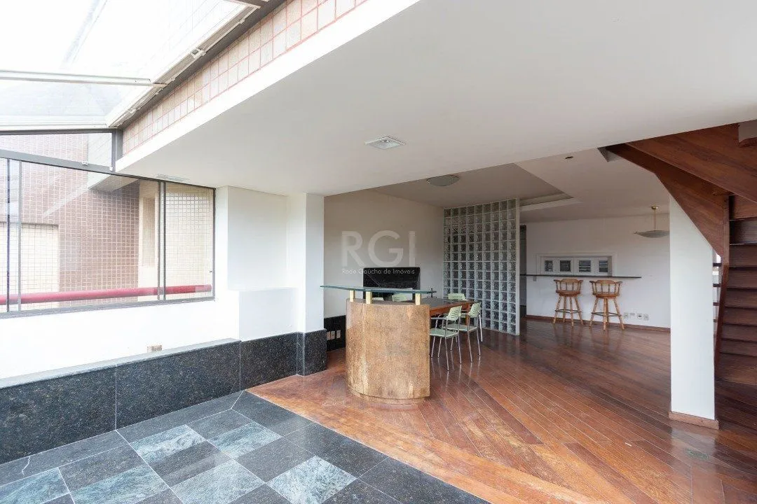 Imagem Cobertura para Venda - 302m², 4 dormitórios, sendo 1 suites, 3 vagas - Menino Deus