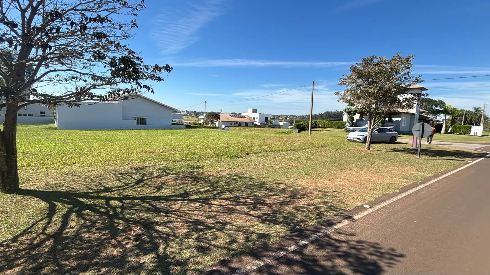 Imagem Terreno plano com 683,00m2 Condomínio Riviera de Santa Cristina XIII - Paranapanema/Sp
