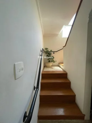 Imagem Imóvel de Luxo na Vila Mariana: Casa com 5 Quartos, 2 Suítes e 220m² em São Paulo-SP