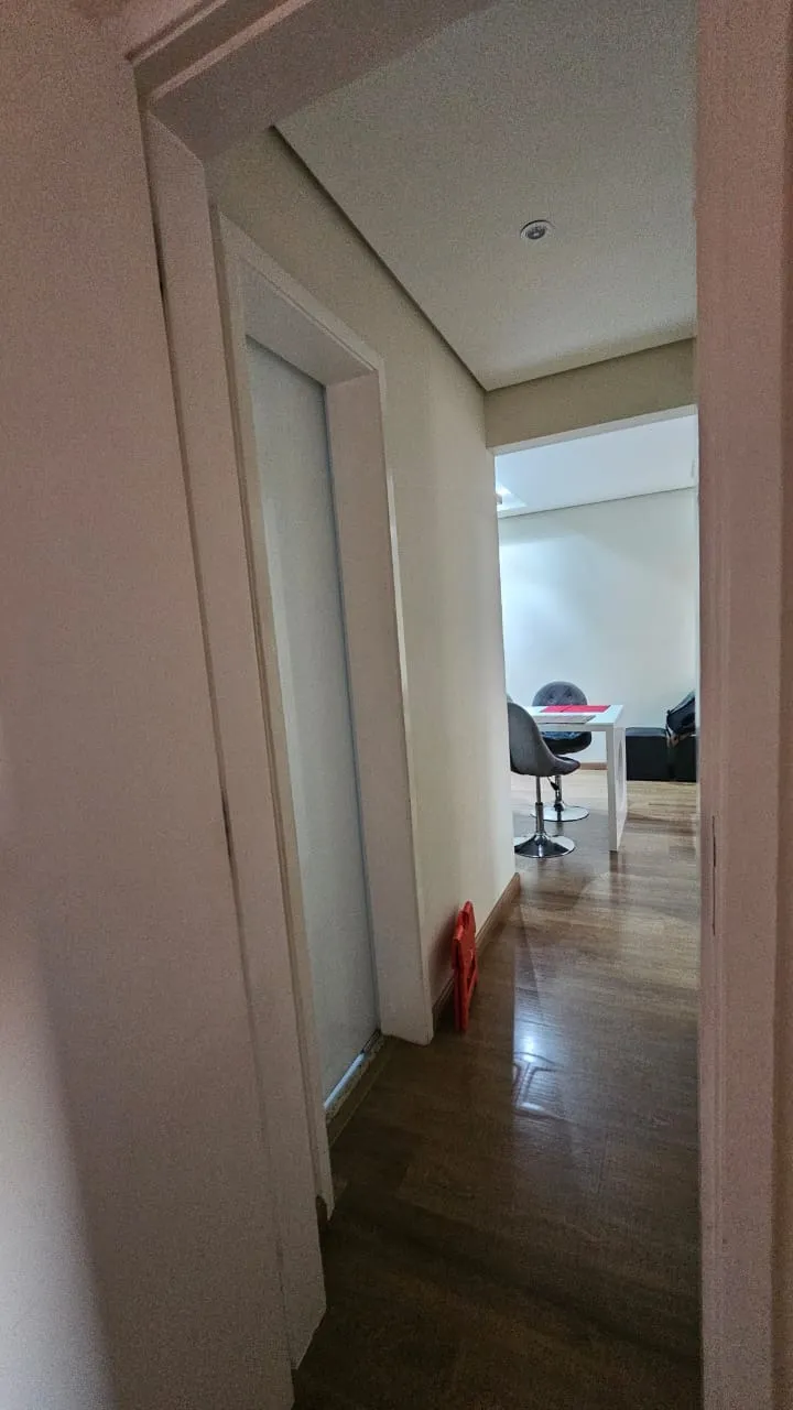 Imagem Apartamento Reformado de 52m² no Wanel Ville - 2 Dormitórios, 1 Banheiro e Varanda