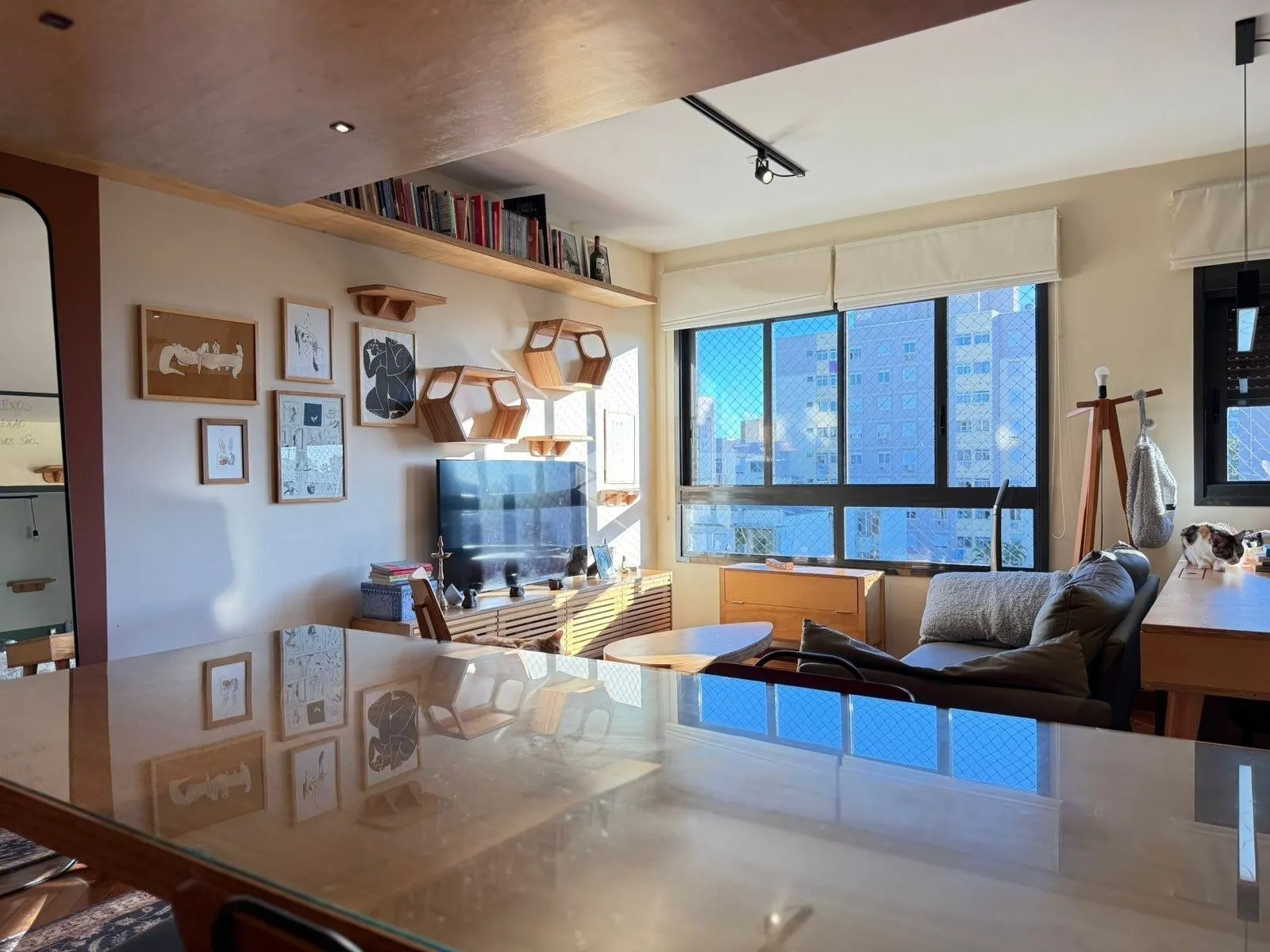 Imagem Apartamento com 2 dormitórios, suíte e churrasqueira.