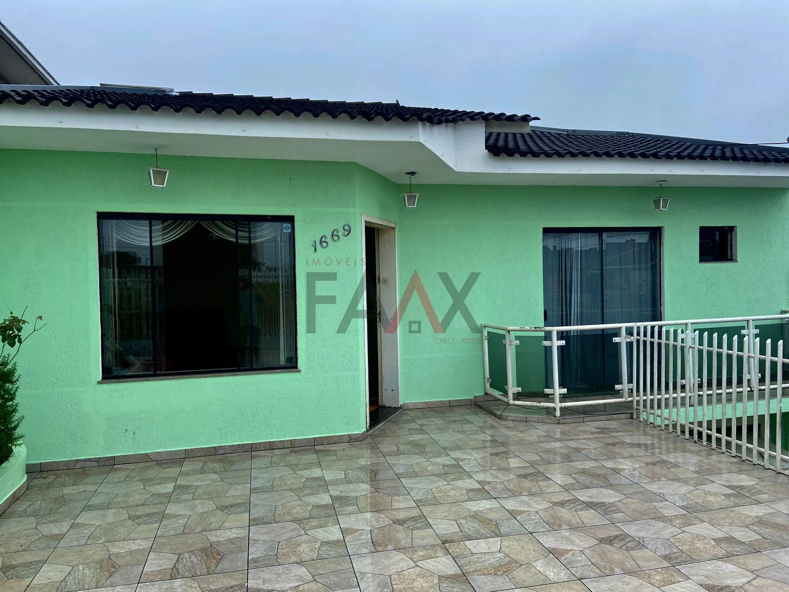 Imagem Excelente Casa à venda próximo à Praça da Ucrânia, TRIANON, GUARAPUAVA-PR