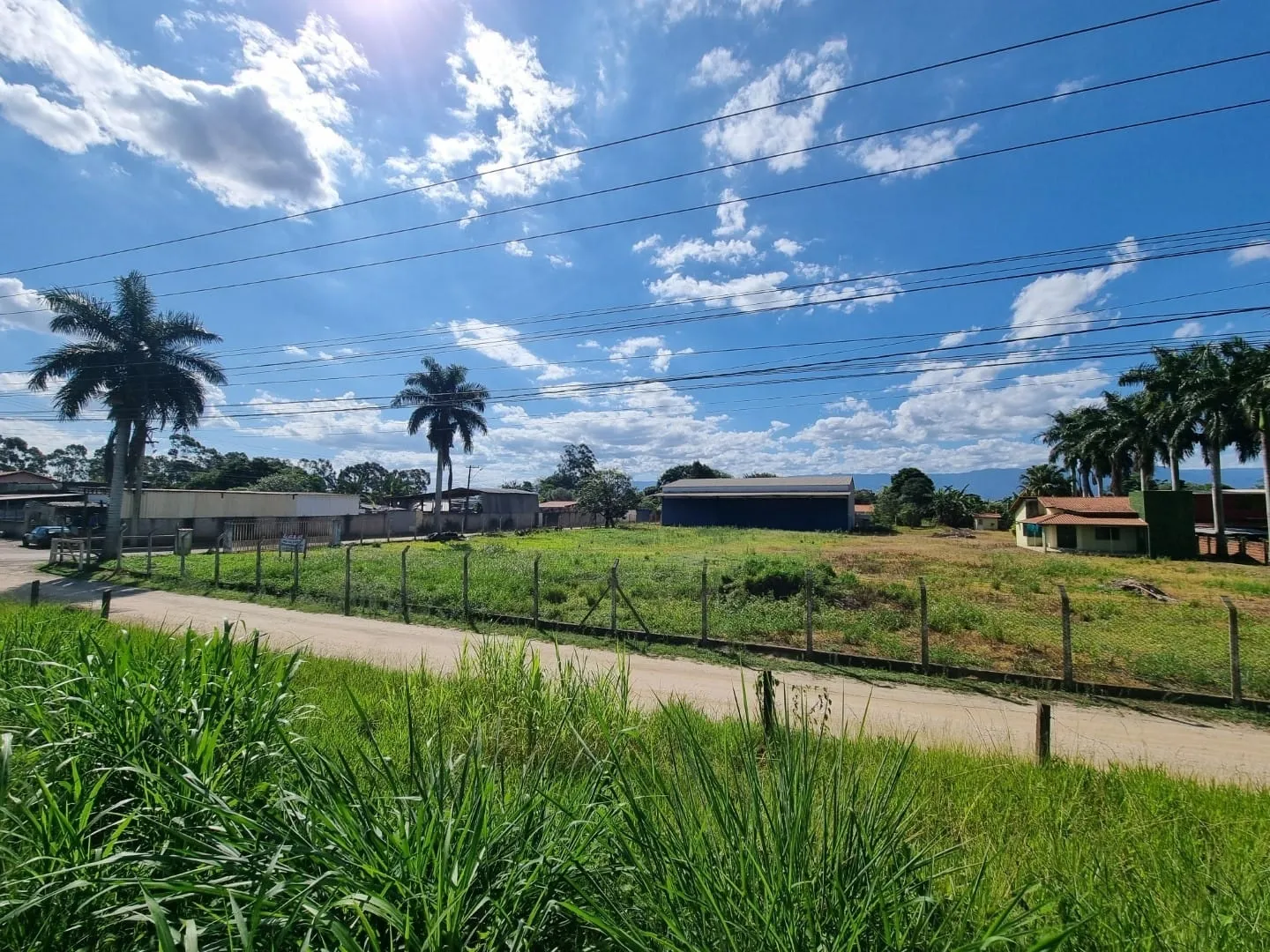 Imagem Galpão com Localização Estratégica para Locação: 6.200m² de Terreno em Frente à Rodovia Washington Luiz e Próximo à Dutra