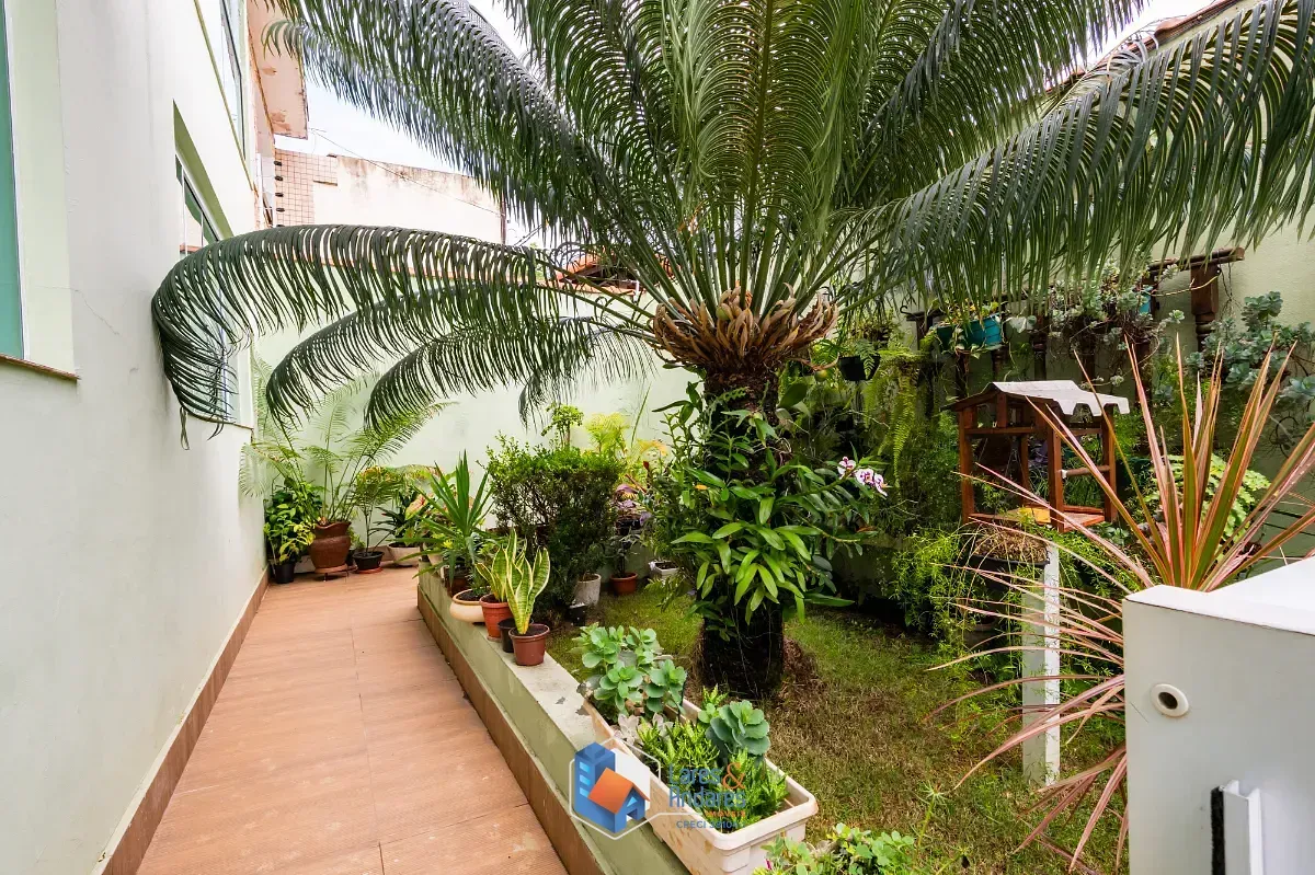 Imagem Sobrado para venda em Vila Esperança com 4 quartos, sendo 1 suíte, 328m²