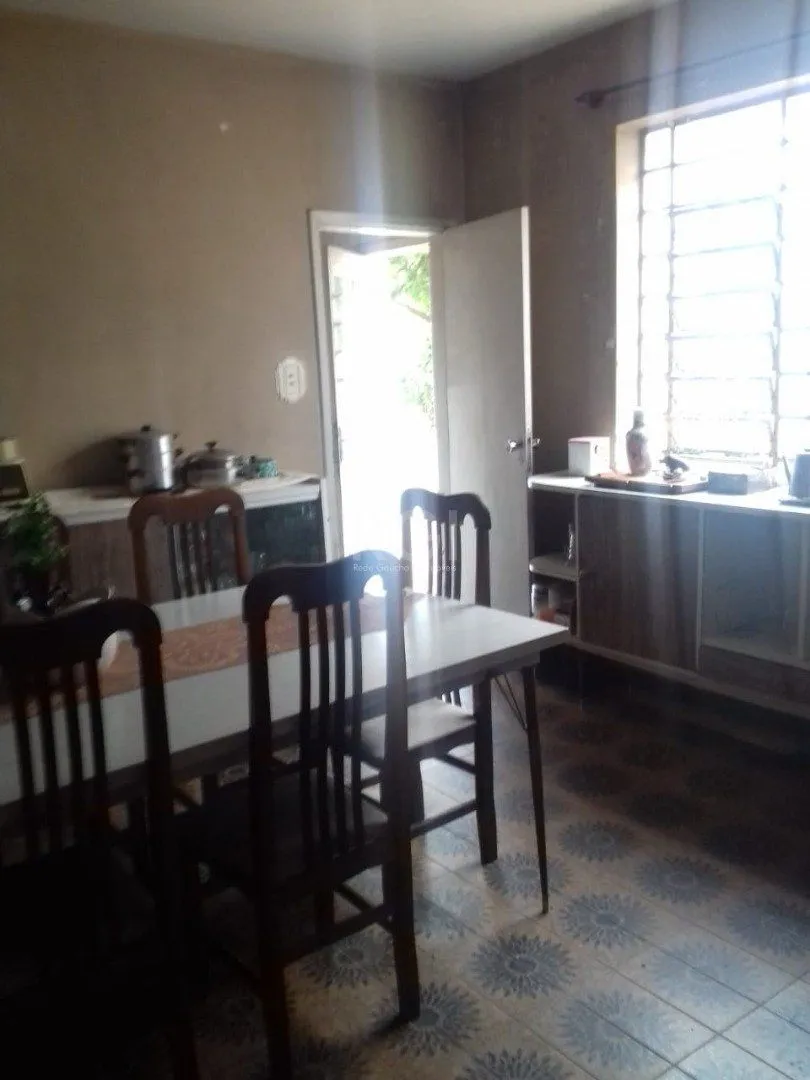 Imagem terreno localizado no bairro Menino Deus, podendo ser construído prédio comercial, localização privilegiada.