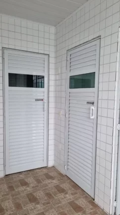 Imagem Este apartamento com 2 Dormitorios, oferece uma área de lazer completa, com piscina para adultos e crianças, garantindo diversão para toda a família, á venda na Imobiliaria Consulte Imoveis.