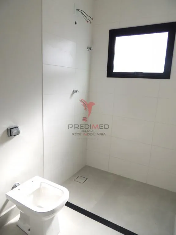 Imagem Vendo, excelente Casa Térrea com 3 Quartos, sendo 2 Suites, 3 Vagas Garagem, no Beira Rio