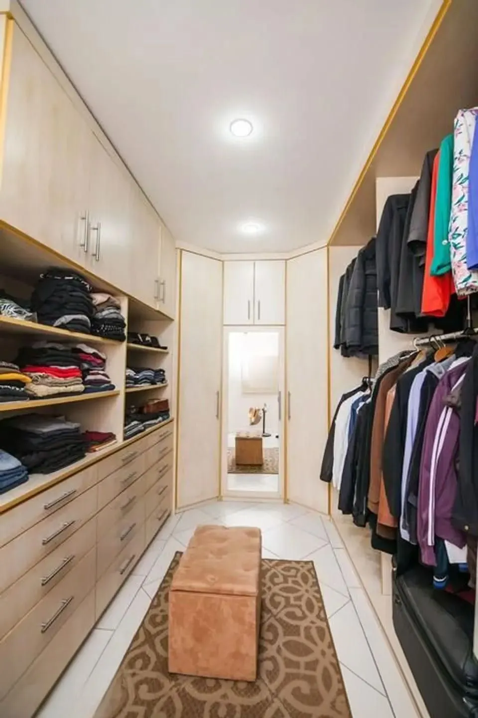 Imagem Casa de 4 dormitórios à venda no Bairro Rubem Berta, Porto Alegre.