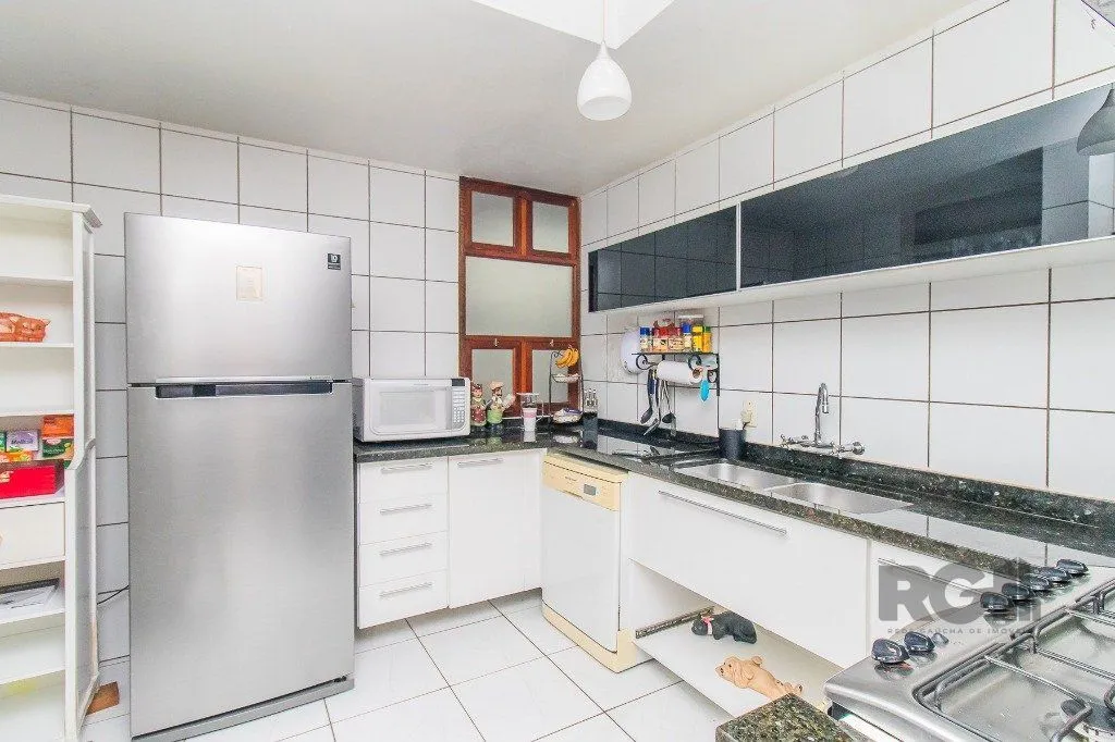 Imagem Casa para Venda - 400m², 3 dormitórios, sendo 1 suites, 4 vagas - Menino Deus