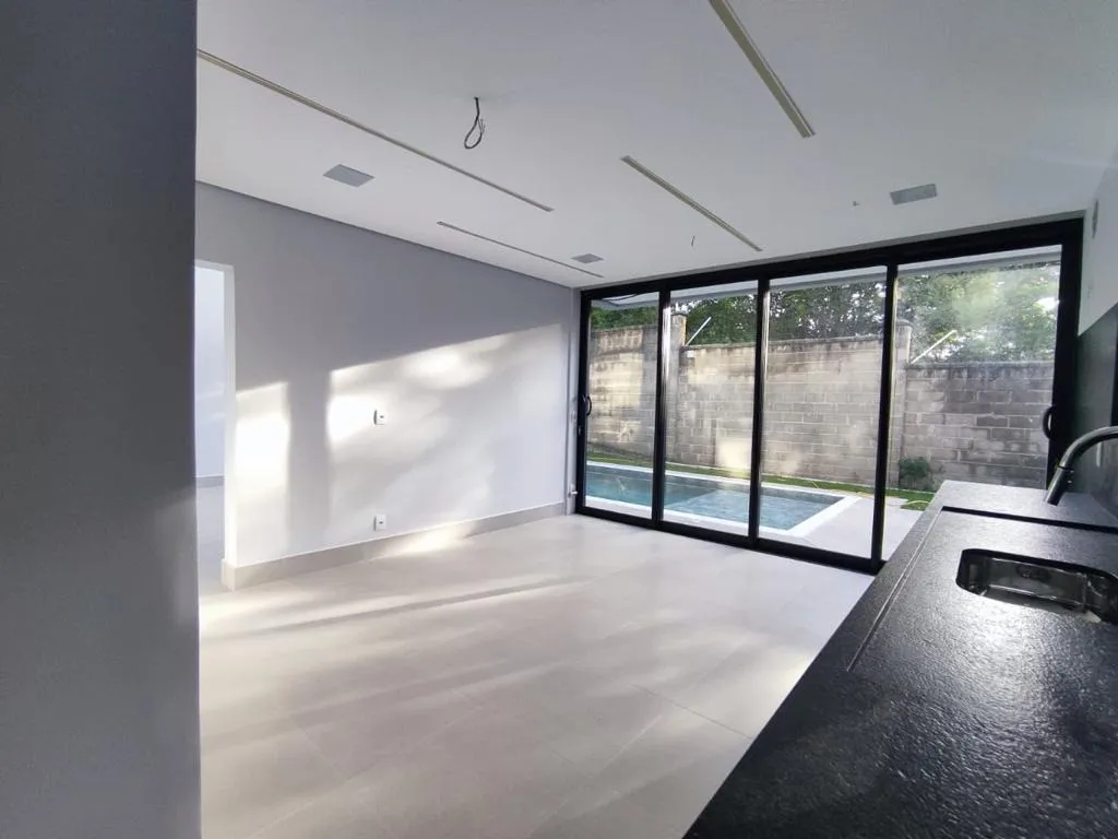 Imagem Ampla residência de 340m² localizada no Alphaville Nova Esplanada 1.