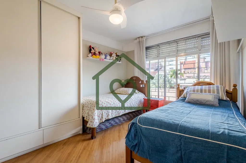 Imagem Apartamento semimobiliado no Jardim Botânico de 2 dormitórios com 105 m² privativos. Imóvel cont...
