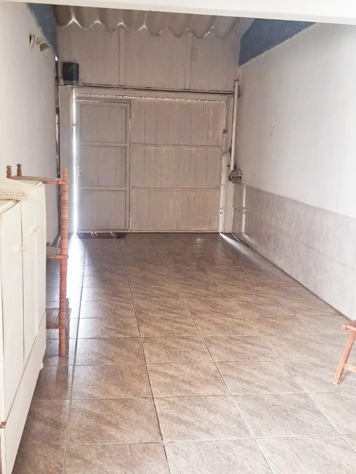 Imagem Casa no centro de Tramandaí com 3 dorm, 2 banh + edícula completa, garagem 2 carros com churrasqueira, próxima à Av. Fernandes Bastos.